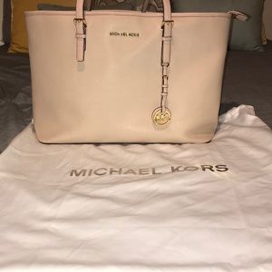 Michael Kors Jet Set Travel Saffiano Top-Zip Tote
